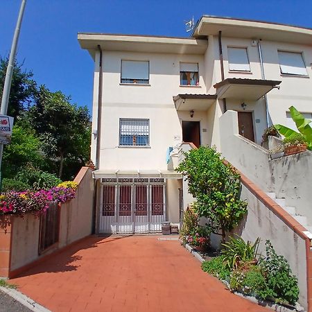 Il Melograno B&B With Private Bathrooms Aulla Bagian luar foto