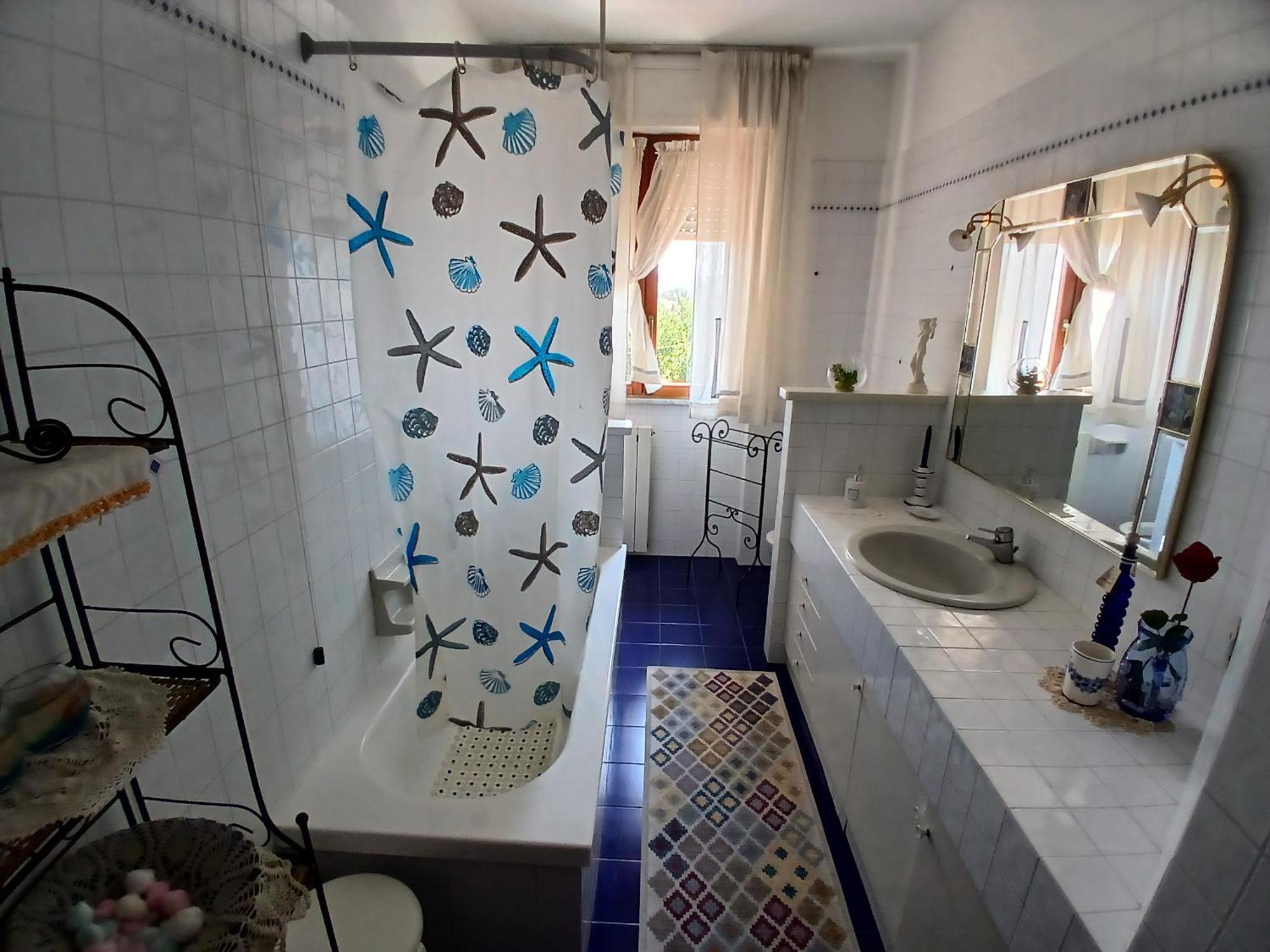 Il Melograno B&B With Private Bathrooms Aulla Bagian luar foto