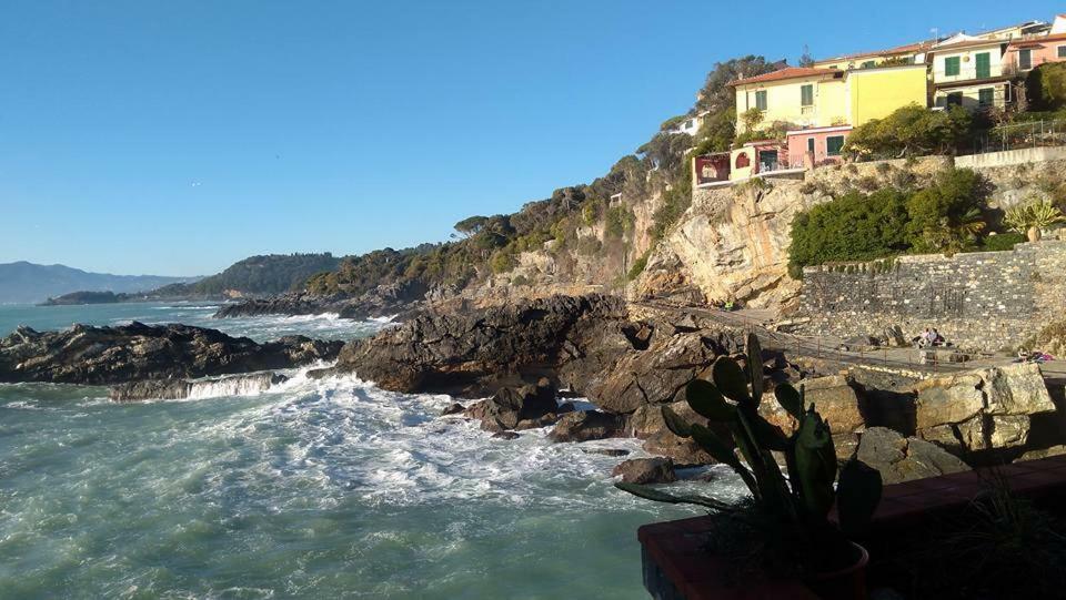 Il Melograno B&B With Private Bathrooms Aulla Bagian luar foto